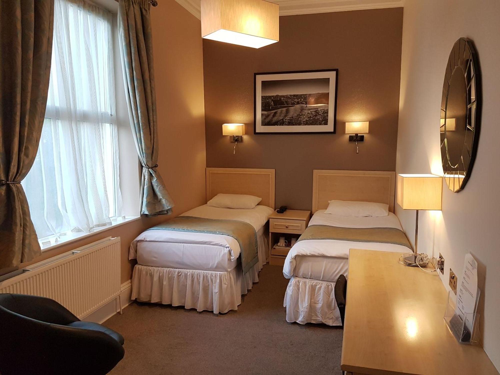 Victoria Park Lodge Leamington Spa Esterno foto